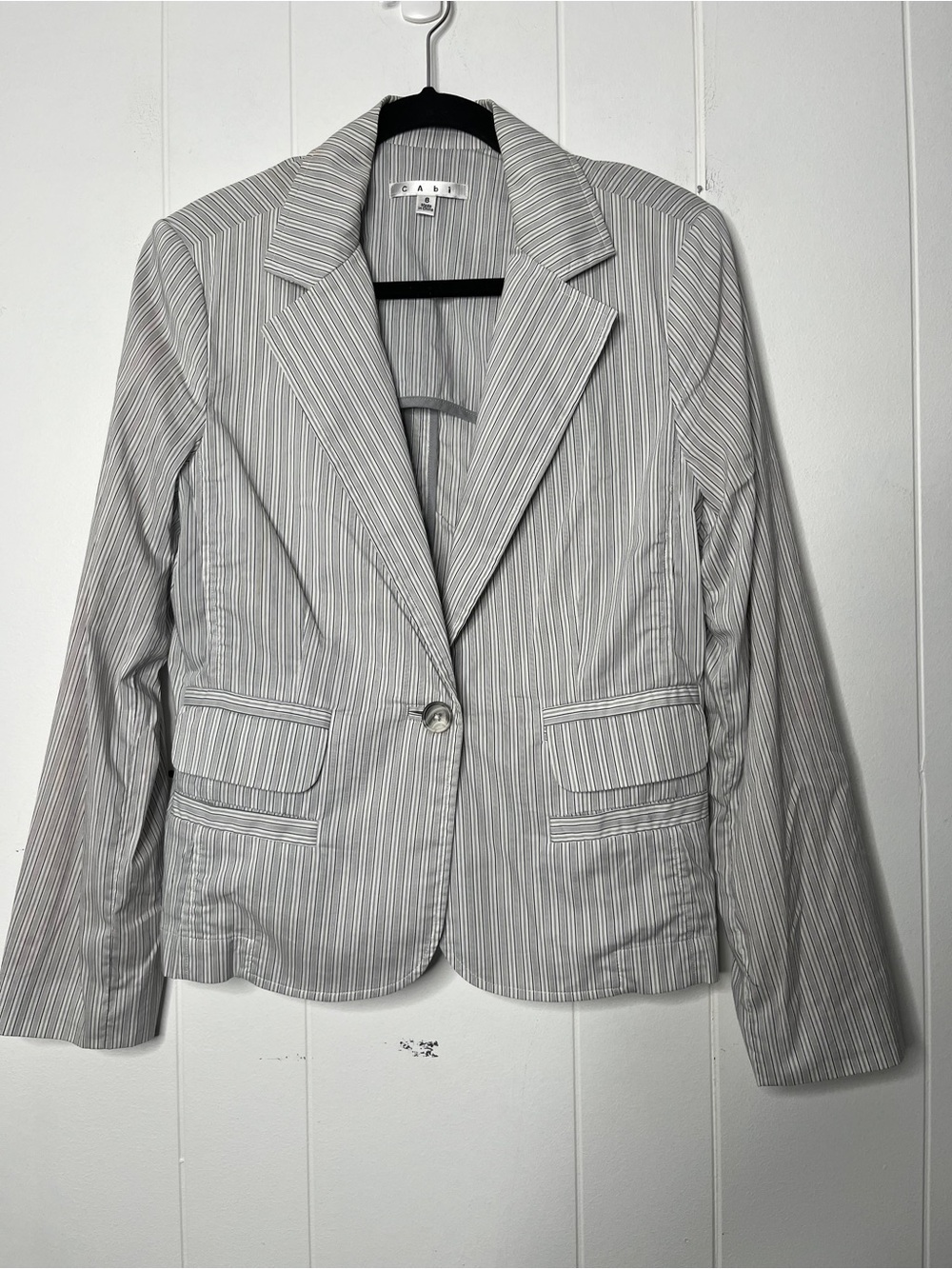 Cabi Striped Single-Button Blazer - Light Gray Fitted Cropped Unlined Size 8